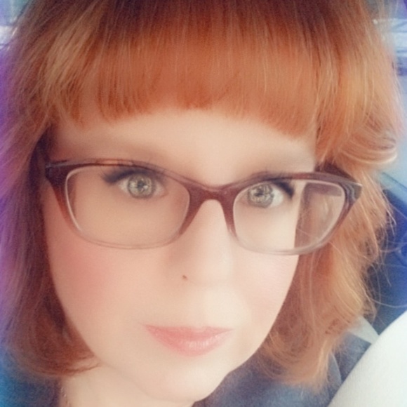 Meet your Posher, Dee - Picture 1 of 1